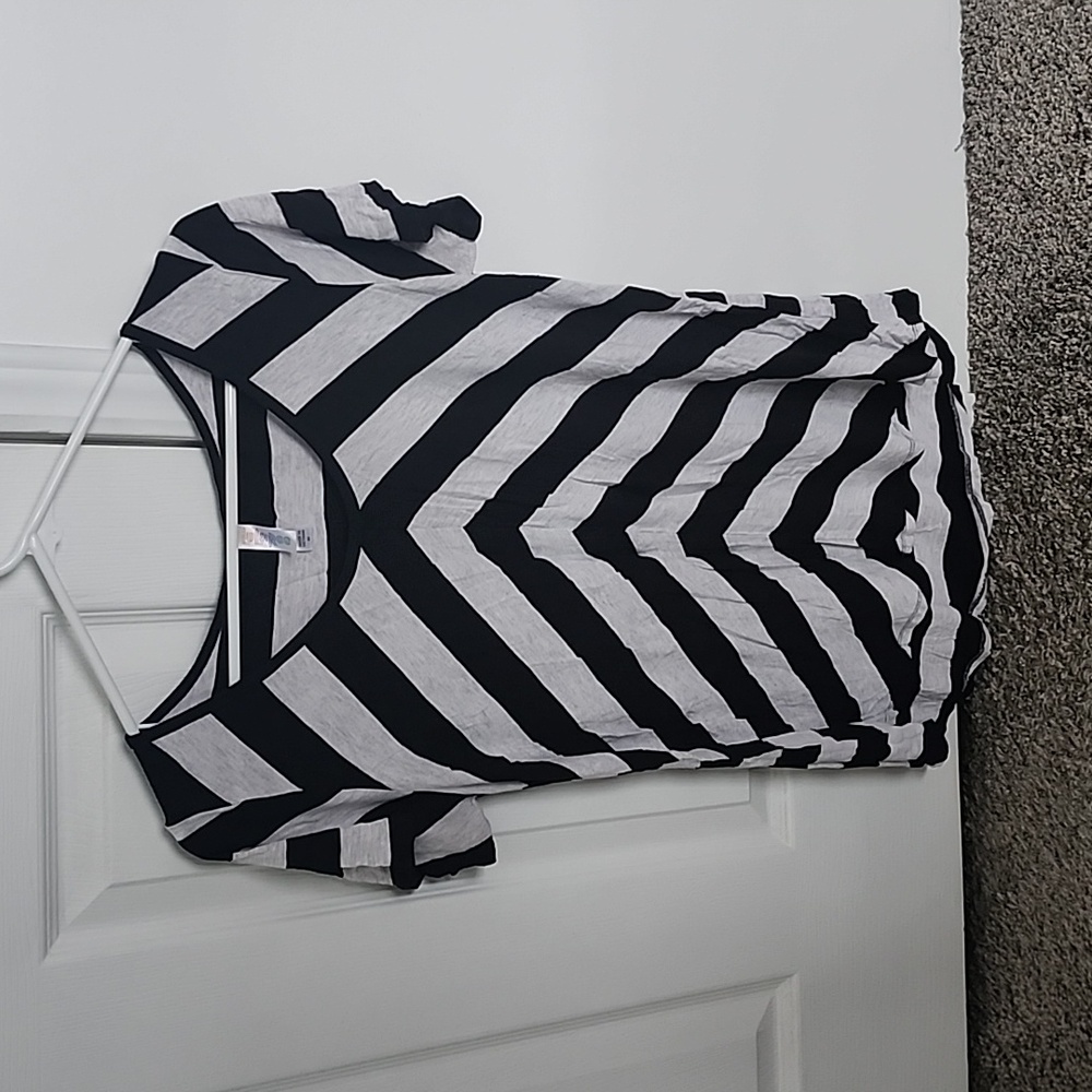 LuLaRoe Flowy Tee